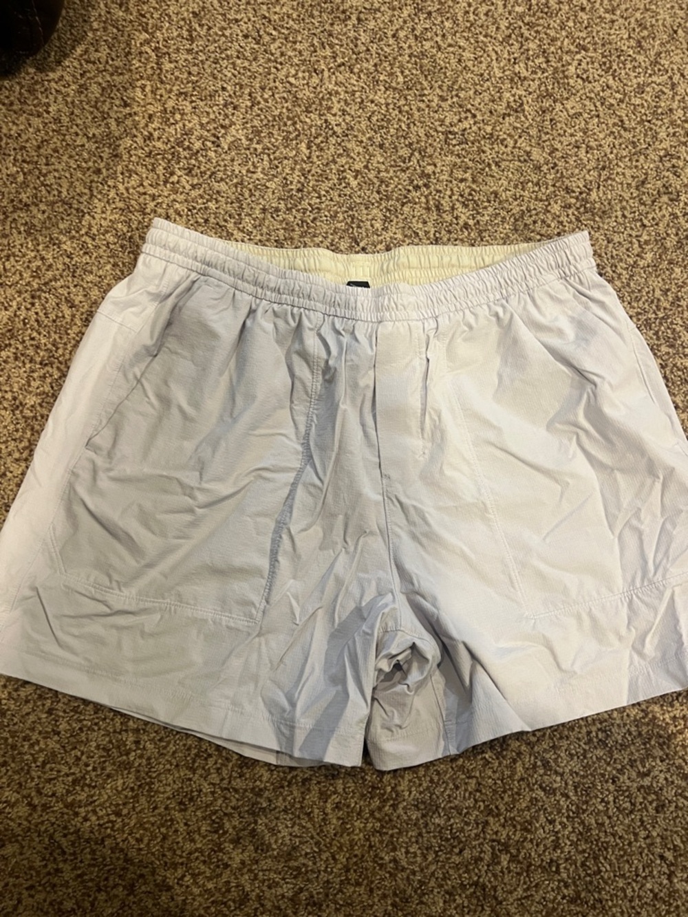 Lululemon men’s shorts size XL, zippered pockets, 5 inch inseam, drawstring
